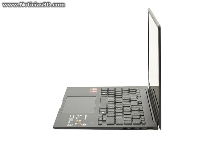 ASUS Zenbook 14 OLED (UM3406) ASUS Zenbook 14 OLED (UM3406) Foto equipo abierto latera derecho